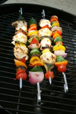 Outdoorchef Grillspieße, 4 Stück 5 Outdoorchef Grillspieße, 4 Stück -Grill und Flamme 18 212 08 GRILLSPIESSE 4 STK 02