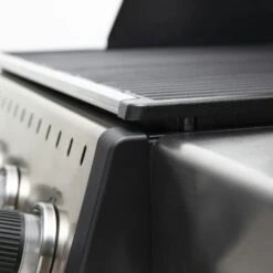 Broil King Baron 490 Inkl. Abdeckhaube & Gussplatte 30 Broil King Baron 490 Inkl. Abdeckhaube & Gussplatte -Grill und Flamme 875282 BARON490 COOKBOX 04