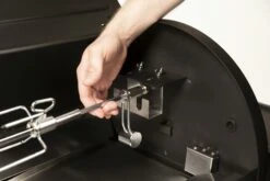 Broil King Pellet Smoker Drehspieß-Set Mit Elektromotor -Grill und Flamme BK 60669 action 02