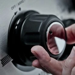 Broil King Crown 440 -Grill und Flamme Crown Knob Turn 01