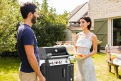 Weber Spirit EP-335 Premium GBS Inkl. Drehspieß -Grill und Flamme Spirit EP335 Lifestyle 2 rgb