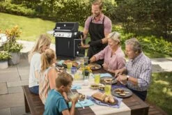 Weber Spirit EP-335 Premium GBS Inkl. Drehspieß -Grill und Flamme Spirit EP335 Lifestyle 3 rgb