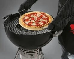 Weber Gourmet BBQ System (GBS) - Pizzastein Mit Gestell (Ø 36,5cm) (8836) -Grill und Flamme Weber Gourmet BBQ System Pizzastein 2