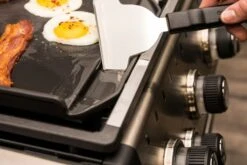 Broil King Gusseiserne Plancha -Grill und Flamme broi 11342 Lifesyle 03