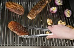 Broil King Baron Präzisionsgrillzange -Grill und Flamme broil king 64036 0060162640360 PRAEZISIONS GRILLZANGE BARON KURZ LIFESTYLE 02