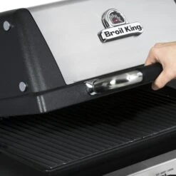 Broil King GEM 310 18 Broil King GEM 310 -Grill und Flamme broilking GEM 320 814152 FEATURE 09