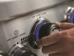 Broil King Regal 690 Inkl. Abdeckhaube, Gussplatte & Wokeinsatz -Grill und Flamme broilking REGAL XL SCHWARZ FEATURE 05