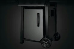 NAPOLEON Freestyle 365, 3 Hauptbrenner, Mit Sizzle Zone Seitenbrenner Und Tür, Graphit 26 NAPOLEON Freestyle 365, 3 Hauptbrenner, Mit Sizzle Zone Seitenbrenner Und Tür, Graphit -Grill und Flamme napo Freestyle DSIB GT DE Prod Str Door Open