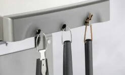 Weber Spirit II E-210 Gasgrill -Grill und Flamme weber spiritll e210 44010179 besteckhalter 2